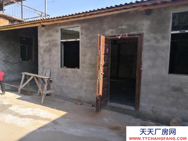 (出租) 南昌進賢縣倉庫地理位置優越，進出方便，水電齊全