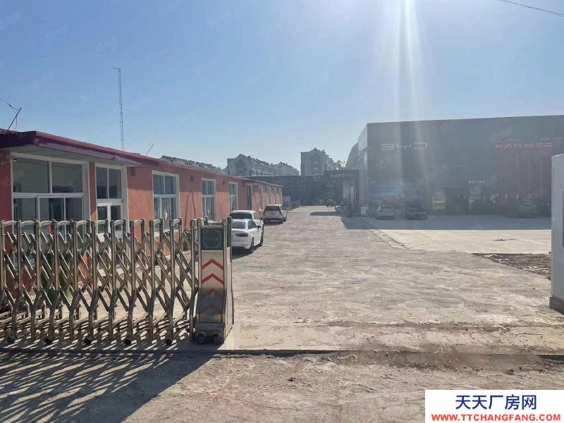 青島膠州海爾大道258號東南占地40畝大約25000平倉庫出租