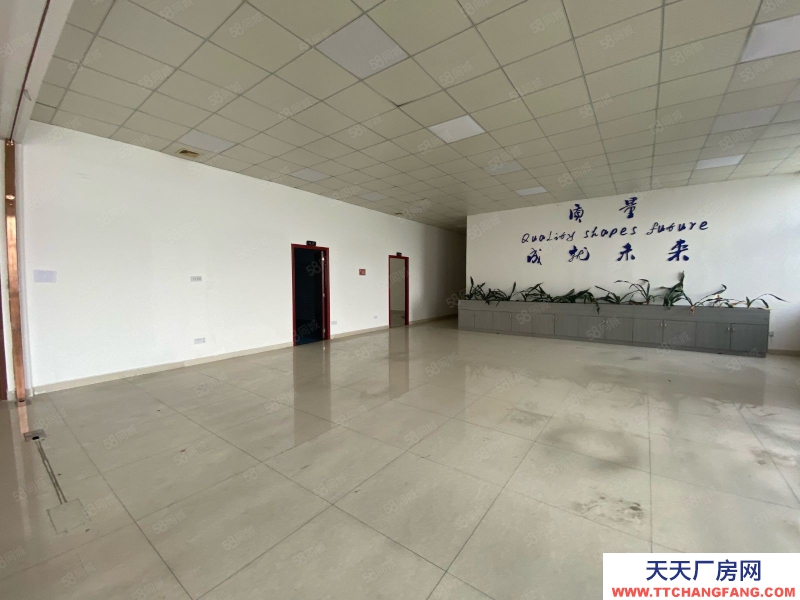 (出租) 超低價格!深圳鹽田沙頭角1000平一樓花園式廠房空地超大現(xiàn)成裝修