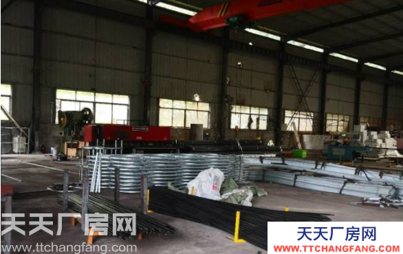 長沙市芙蓉區(qū) 榔梨工業(yè)園鋼架廠房5000平方，帶五臺五噸行車可做油漆