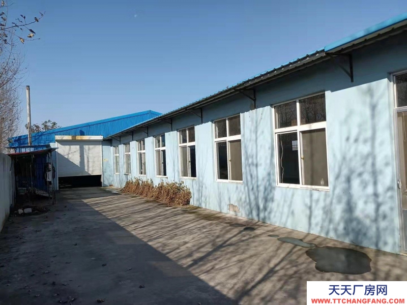 青島平度緊鄰公路，水電齊全，有工業電。