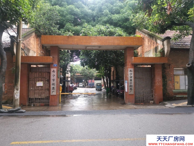 南寧市西鄉(xiāng)塘區(qū)(出租) 綜合樓大樓5樓出租，面積483平米。