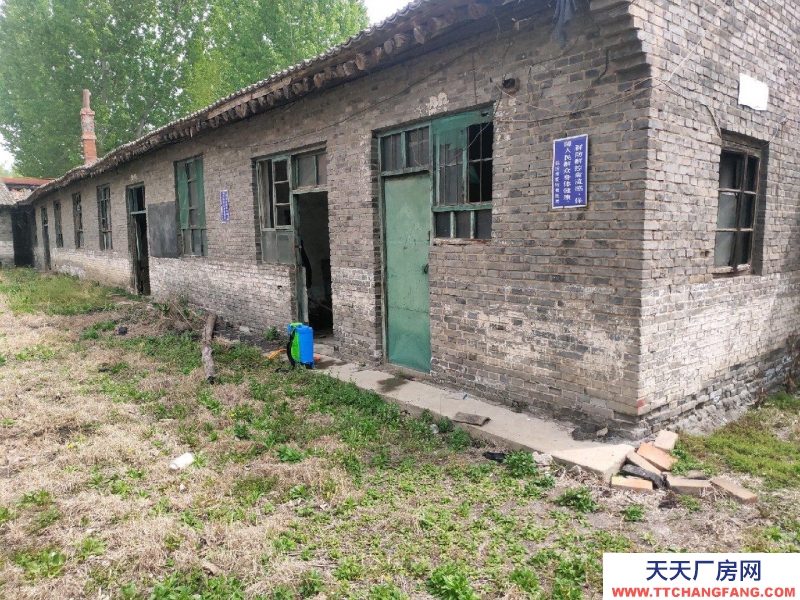 (出租) 適合做輕工業(yè)，庫房。門口有河常年有水用水方便。