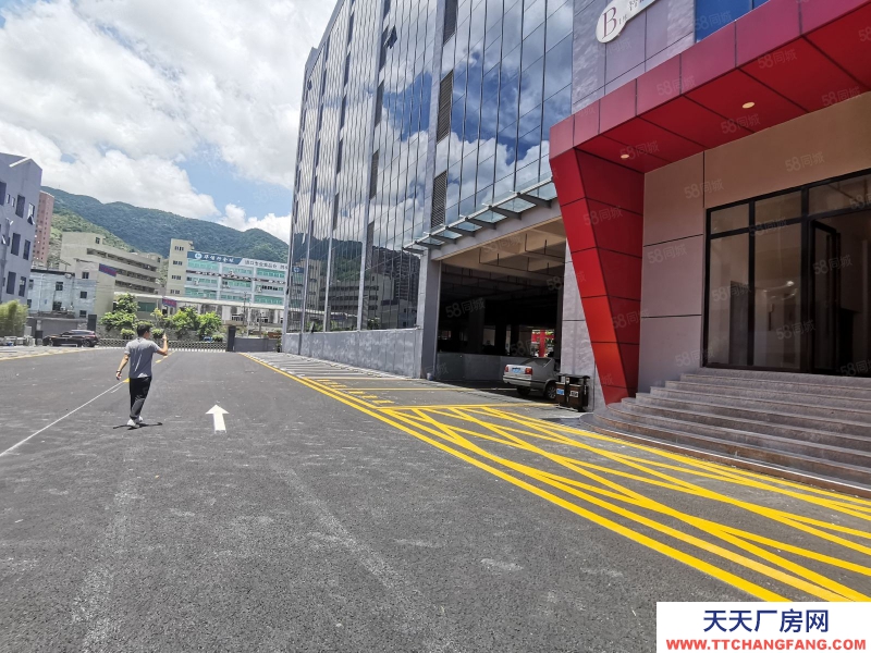 (出租) 深圳龍崗板雪崗大道2000平樓上廠房出租報(bào)價(jià)22元一平形象好