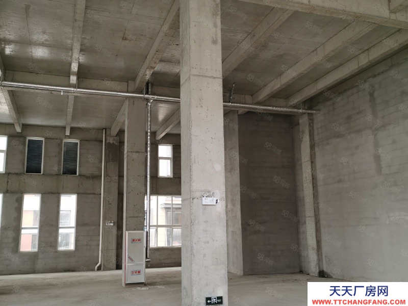 淄博桓臺(tái)出租園區(qū)倉(cāng)庫(kù)，兩層面積1600平，帶兩噸貨梯。