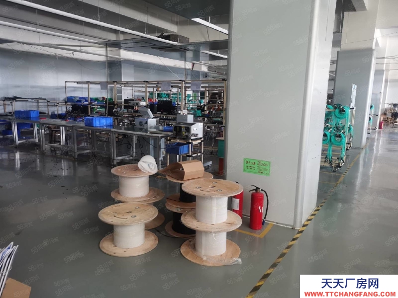 (出租) 東莞周屋空出二樓800平精裝修廠房倉庫低價出租水電齊全空地大