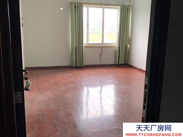 (出租) 道路寬闊,方便停車,環(huán)境良好,空曠