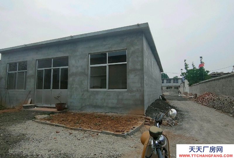 棗莊市中大面積使用基地可做廠房,也可,大院內(nèi)已經(jīng)建好三大間民房