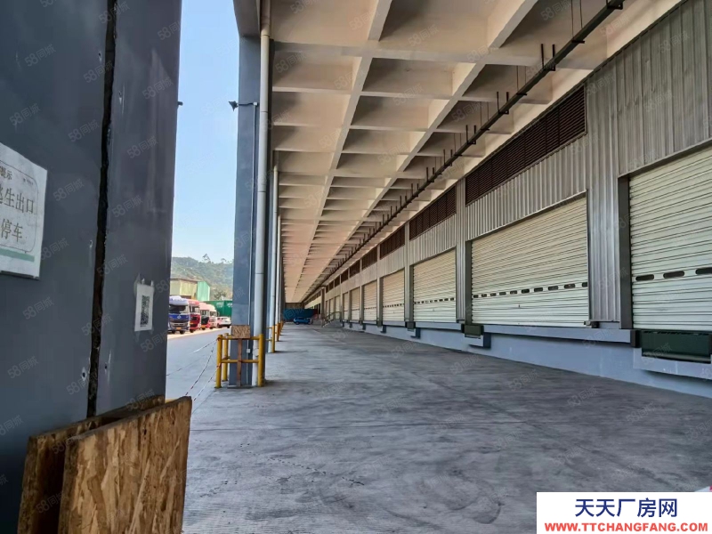 (出租) 東莞市區(qū)周邊高標(biāo)倉(cāng)庫(kù)2萬平,雙邊卸貨平臺(tái)。