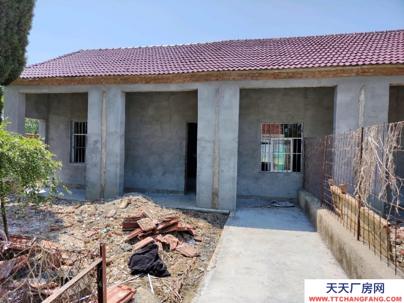 (出租)蚌埠固鎮(zhèn) 房屋面積占地1500平方米左右，含21間房屋及一個(gè)大院子。