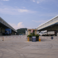 (出租) 廣州黃埔蘿崗區(qū)6500平標(biāo)準(zhǔn)倉(cāng)，倉(cāng)庫(kù)運(yùn)動(dòng)場(chǎng)均可，交通便利，采光好