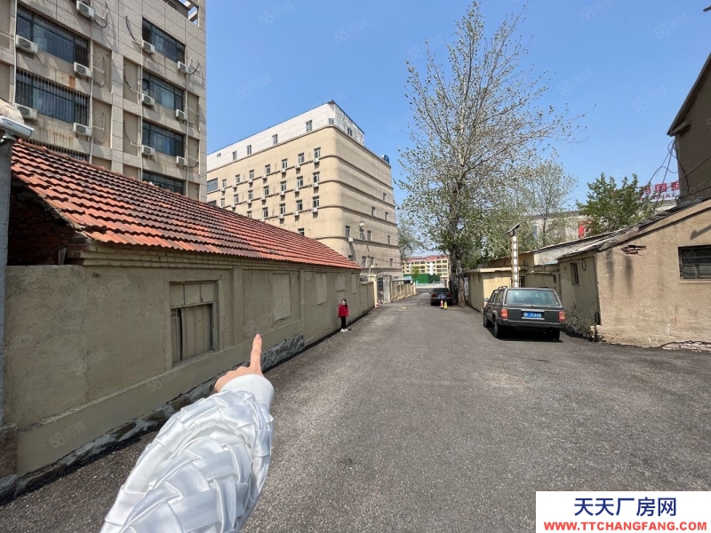 芝罘 南大街富爾瑪家居對面三間平房倉庫低價租，有停車場，隨時可看
