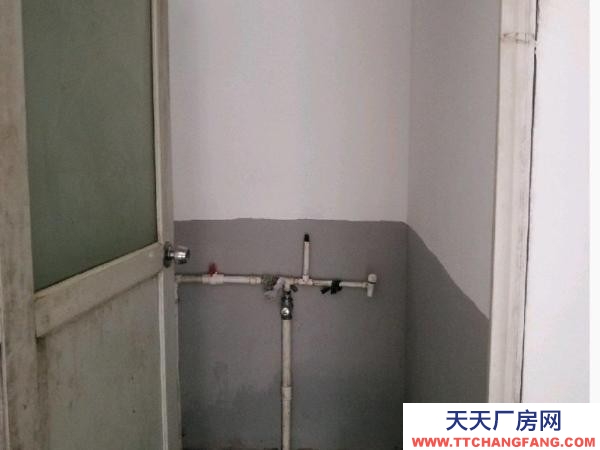 株洲市荷塘區水電齊帶衛生間，面積19平，層高2.8米，可以做倉庫或住人
