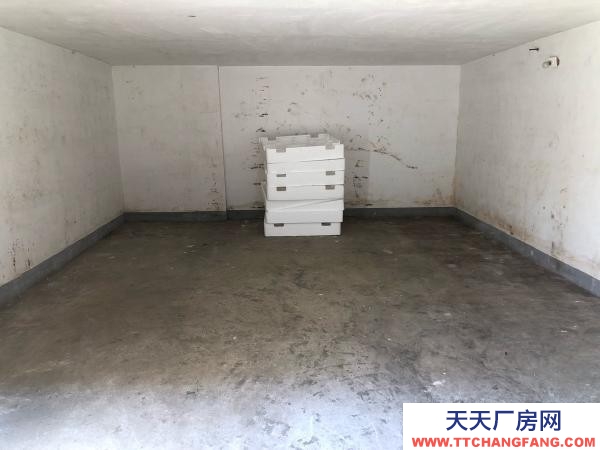 株洲市蘆淞區(qū)曼哈頓湘大路金色御園附近的倉庫出租