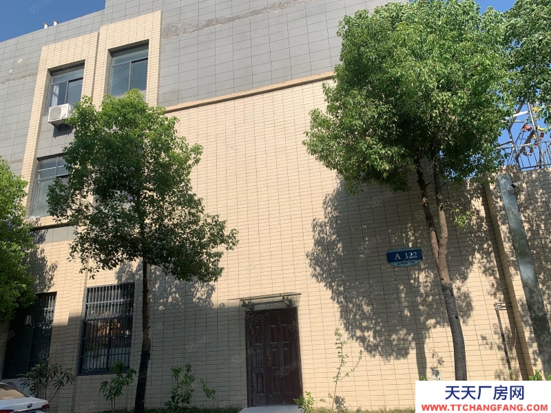 (出售)阜陽潁泉 佳海A區廠房帶大院子！中心主道路旁邊！位置全工業區好！