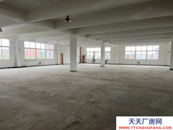 蘇州市相城區(qū)元和二樓倉庫，5噸大貨梯，2.5x4，17米5進出方便。