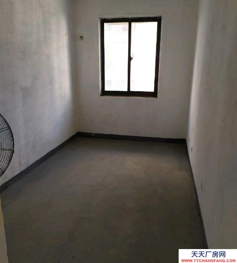 (出租) 安慶迎江此房有4個(gè)房間，兩個(gè)廳，衛(wèi)生間都有。居家，辦公都可以。