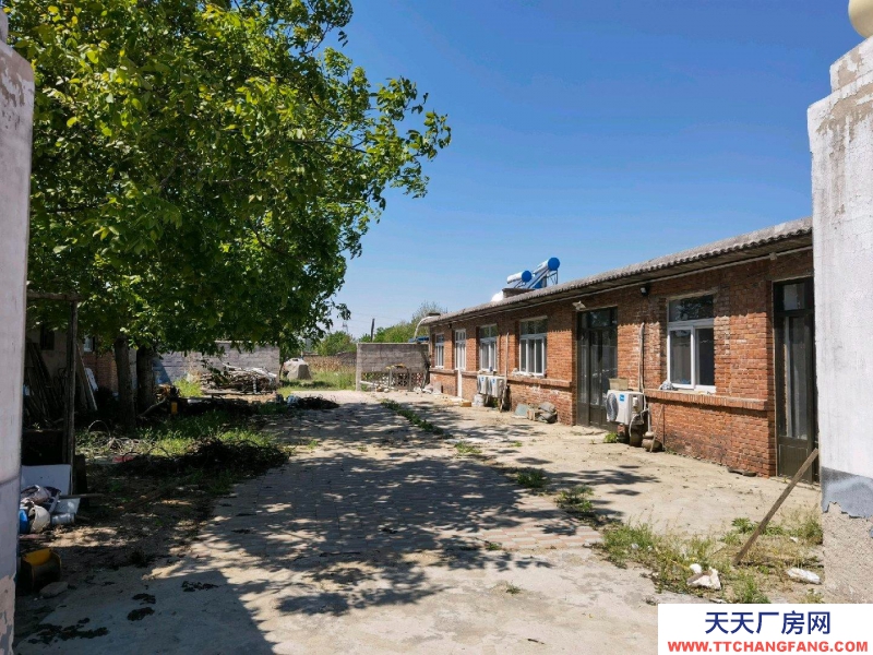 唐山 路北 八間平房，三畝三地大院，宿舍，廚房，餐廳都有。太陽能，空調