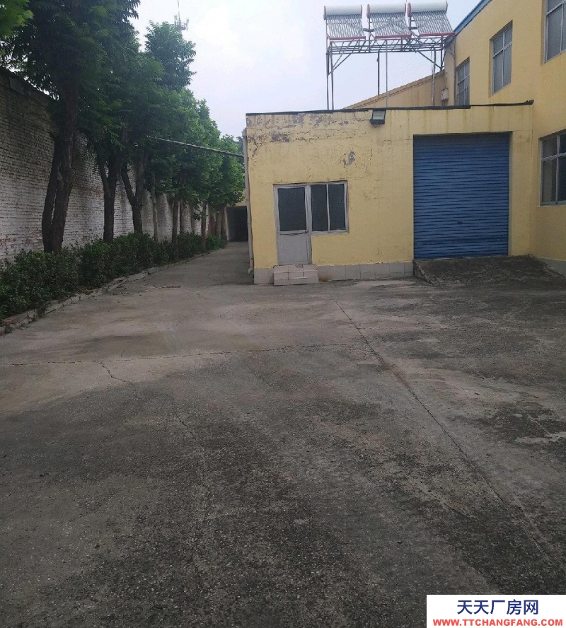 唐山 路南  房子位于復興路60號，緊鄰馬路，交通方便。