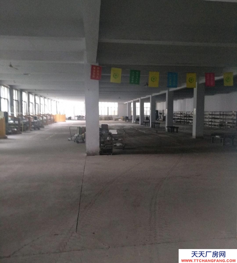 唐山 路南  房子位于復(fù)興路60號(hào)，緊鄰馬路，交通方便。