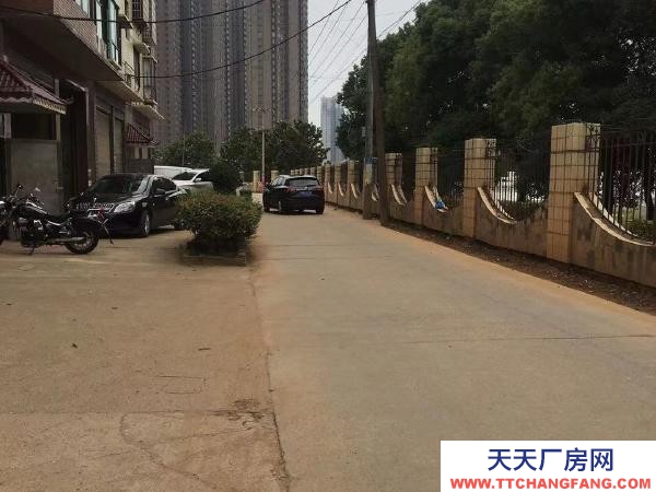 益陽市赫山區(qū)，框架結(jié)構(gòu)門面高5米，后連鋼結(jié)構(gòu)廠房