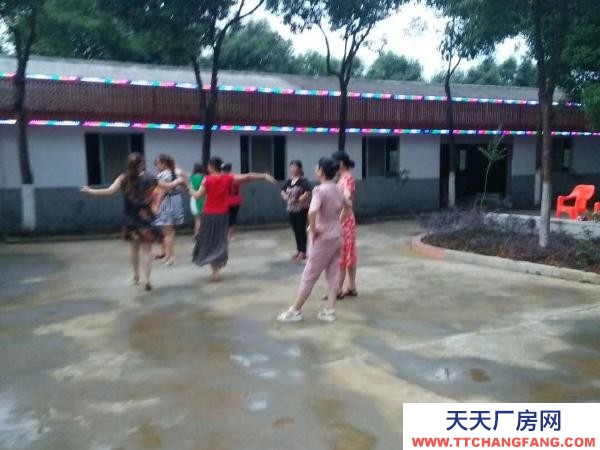 益陽市沅江市面積為四畝的獨立小院，可作倉庫，飯店，住宿。