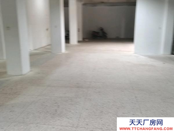 益陽市資陽區楊樹安置小區倉庫出租，停車方便，通風舒適，敞亮。