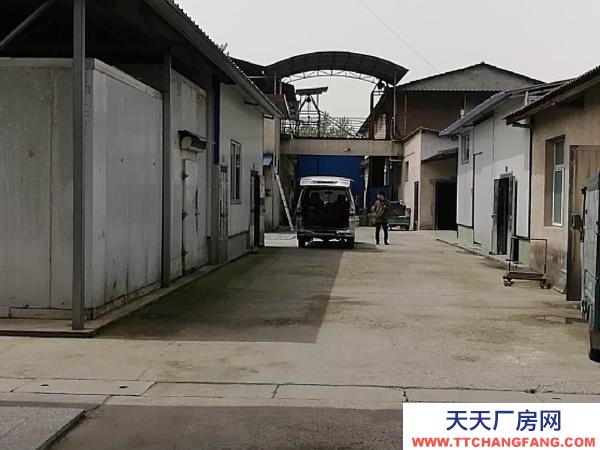 益陽市南縣區廠房靠近沱江，能方便進出大貨車。有上下2層倉庫，帶2套貨梯。