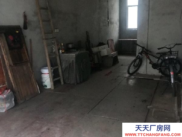 益陽市安化縣 進(jìn)出方便，免費(fèi)停車，小面積，做倉庫合適