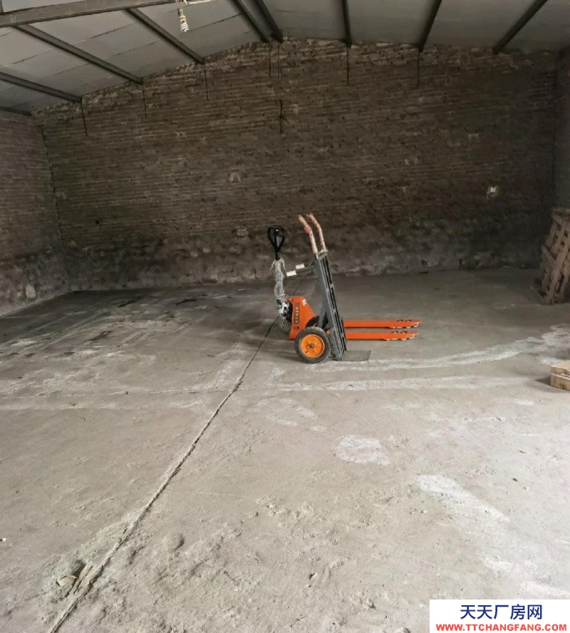 唐山 古治 緊鄰外環南路，交通運輸順暢，有院，能容三輛箱式貨車