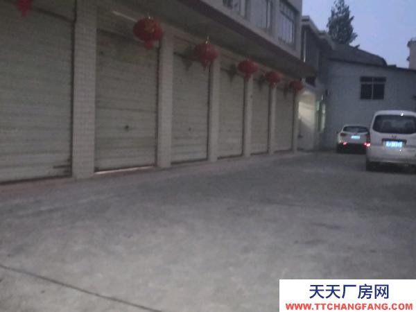 常德市鼎城區(qū)地理優(yōu)越停車方便，樓上可居往，樓下可做倉庫或廠房。