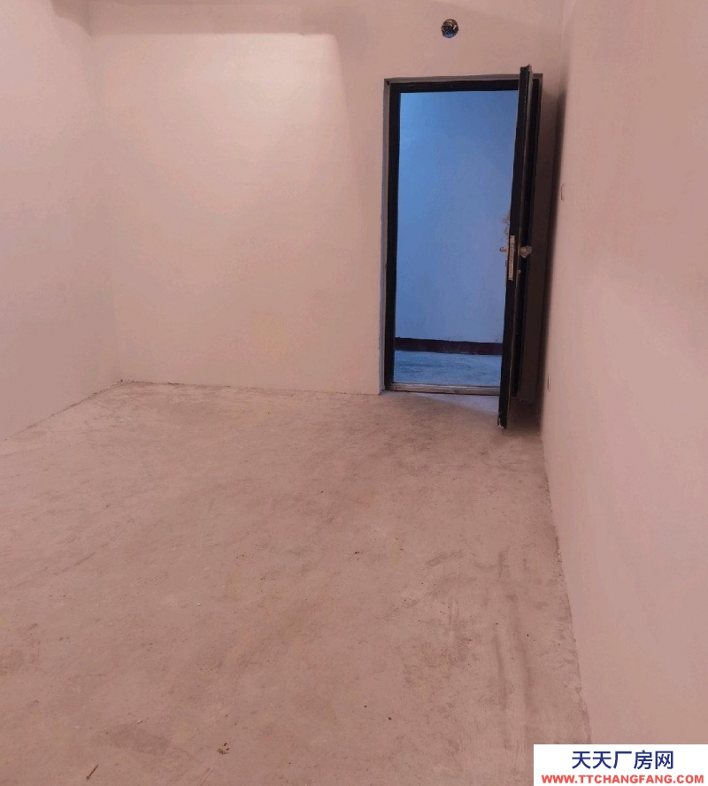 唐山 遷安 地下室面積大，干凈寬敞，下了電梯就到，存放東西方便。