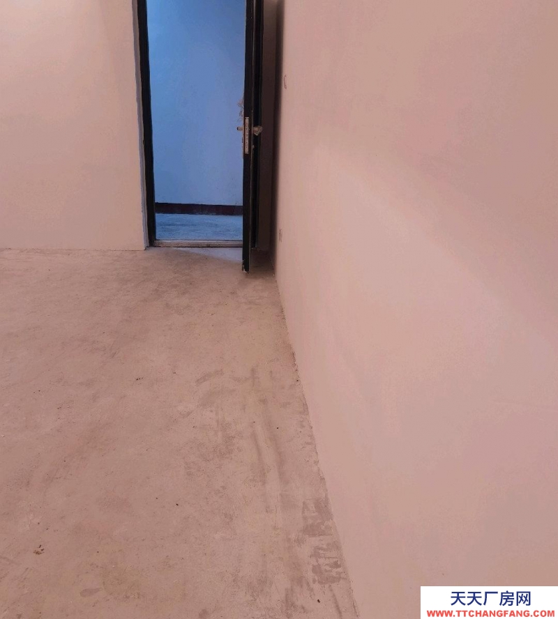 唐山 遷安 地下室面積大，干凈寬敞，下了電梯就到，存放東西方便。