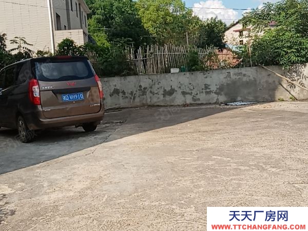 衡陽市雁峰區(qū)南二環(huán)賀雷沖衡鐵運(yùn)校旁，210方院子350平方