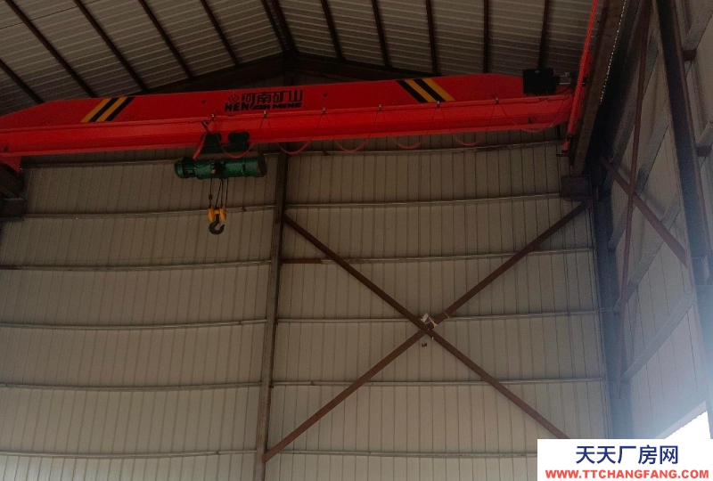 唐山 遵化 12米*30米廠房，帶天車。院內(nèi)總面積大概3畝多。也可出售！