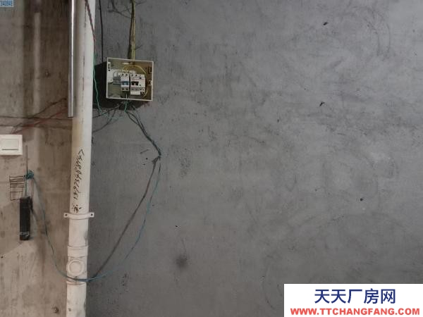 衡陽市石鼓區 一樓倉庫，交通便利，倉庫后是雅士林欣城大橋前面是機電大市場