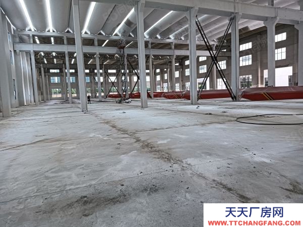 無(wú)錫宜興經(jīng)開(kāi)區(qū)2800平可分租1400平標(biāo)準(zhǔn)廠房倉(cāng)庫(kù)出租,有行車(chē)