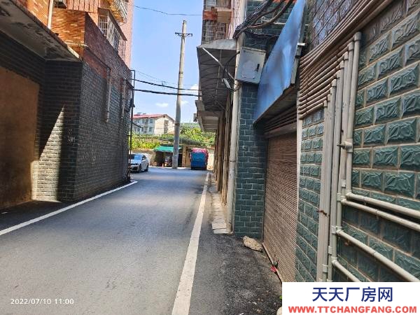 衡陽(yáng)市珠暉區(qū)原始倉(cāng)庫(kù)房東出租，無其他費(fèi)用。望長(zhǎng)租！