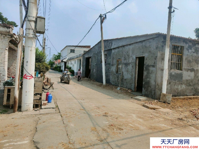 濟寧市中新建房屋，獨門獨院門窗水電齊全，