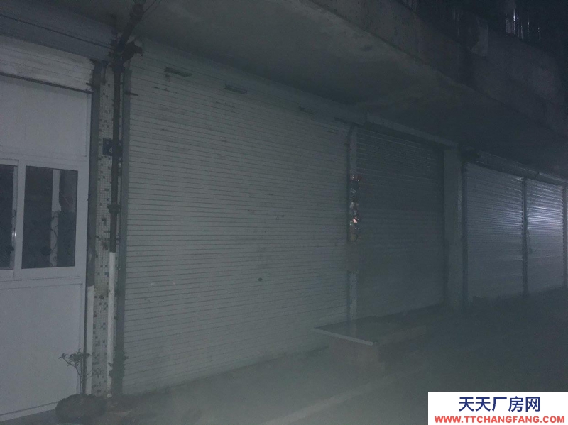 寧波象山(出租) 爵溪街道菜場邊上，可用作菜場攤主擺放貨物及開店使用