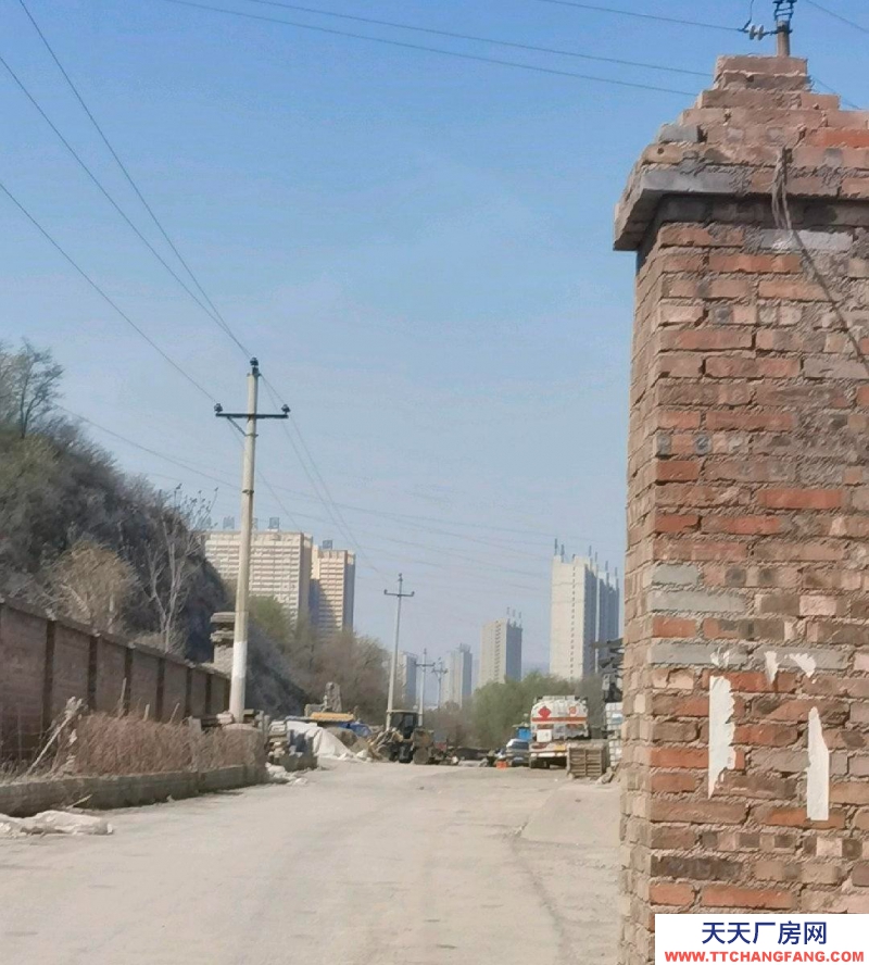 (出租) 市政處旁獨立大院，臨街主路，有水電，有辦公室