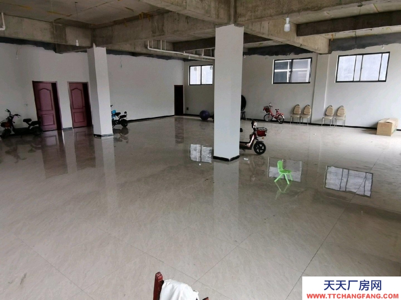 濟寧微山縣醫院對過，整租門面，可當倉庫，可當培訓輔導班等