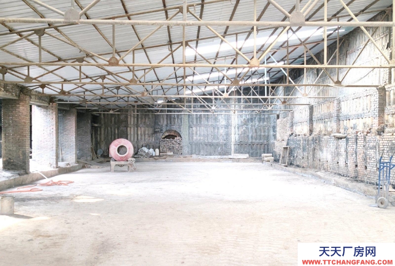 (出租) 面積近600平，彩鋼屋頂，地面已硬化，交通便利