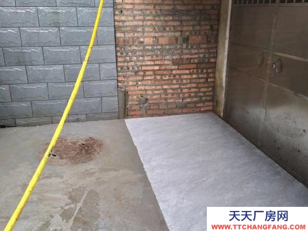 湘潭市雨湖區 有免費的停車位，物業費免費。市中心一中學校斜對面。