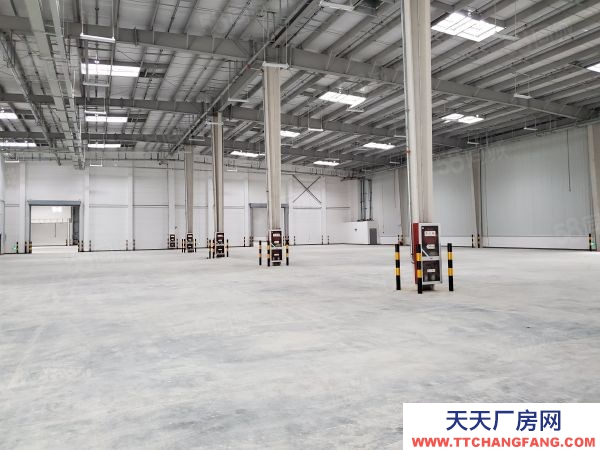 常州溧陽工業(yè)區(qū)!30000平全新高平臺雙邊庫出租!丙2類。