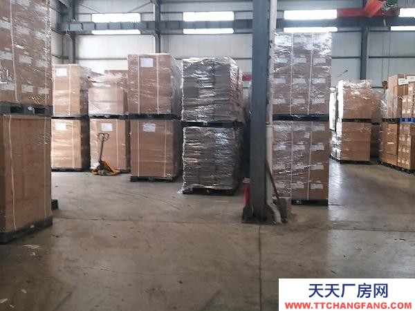 常州溧陽倉庫位于公路旁，交通方便，能進大貨車