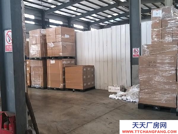 常州溧陽倉庫位于公路旁，交通方便，能進大貨車