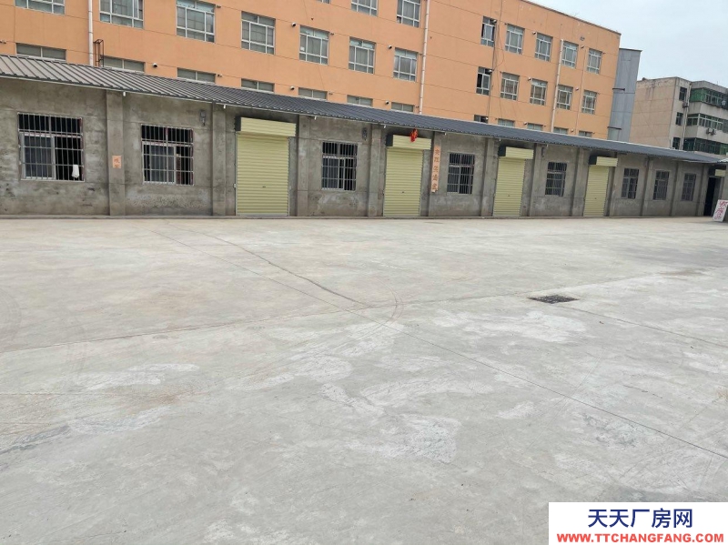 (出租) 渭南臨渭院內設有衛生間，庫房干凈整潔，交通十分方便。