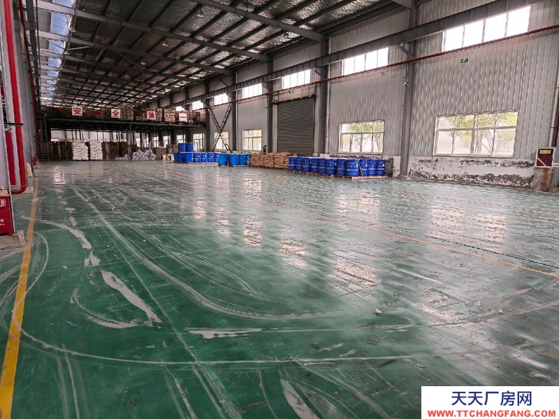 (出租) 渭南臨渭10米高標(biāo)準(zhǔn)廠房,環(huán)氧地坪漆地面,廠房出入口道路寬敞。