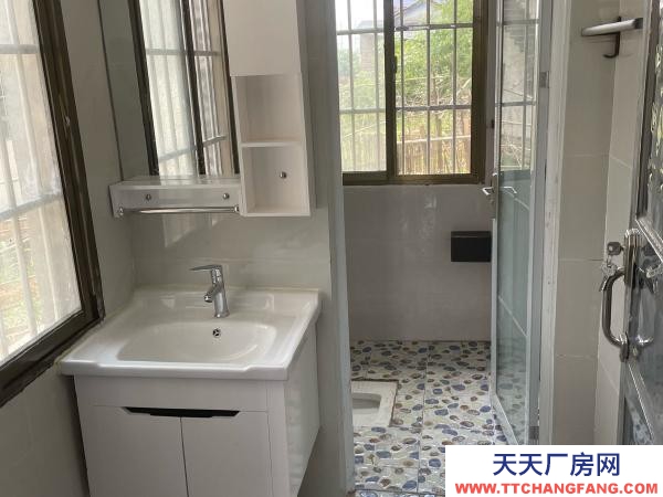 湘潭市湘鄉(xiāng)市 灰虞線(xiàn)邊上,水電齊全,有辦公室、衛(wèi)生間及停車(chē)坪